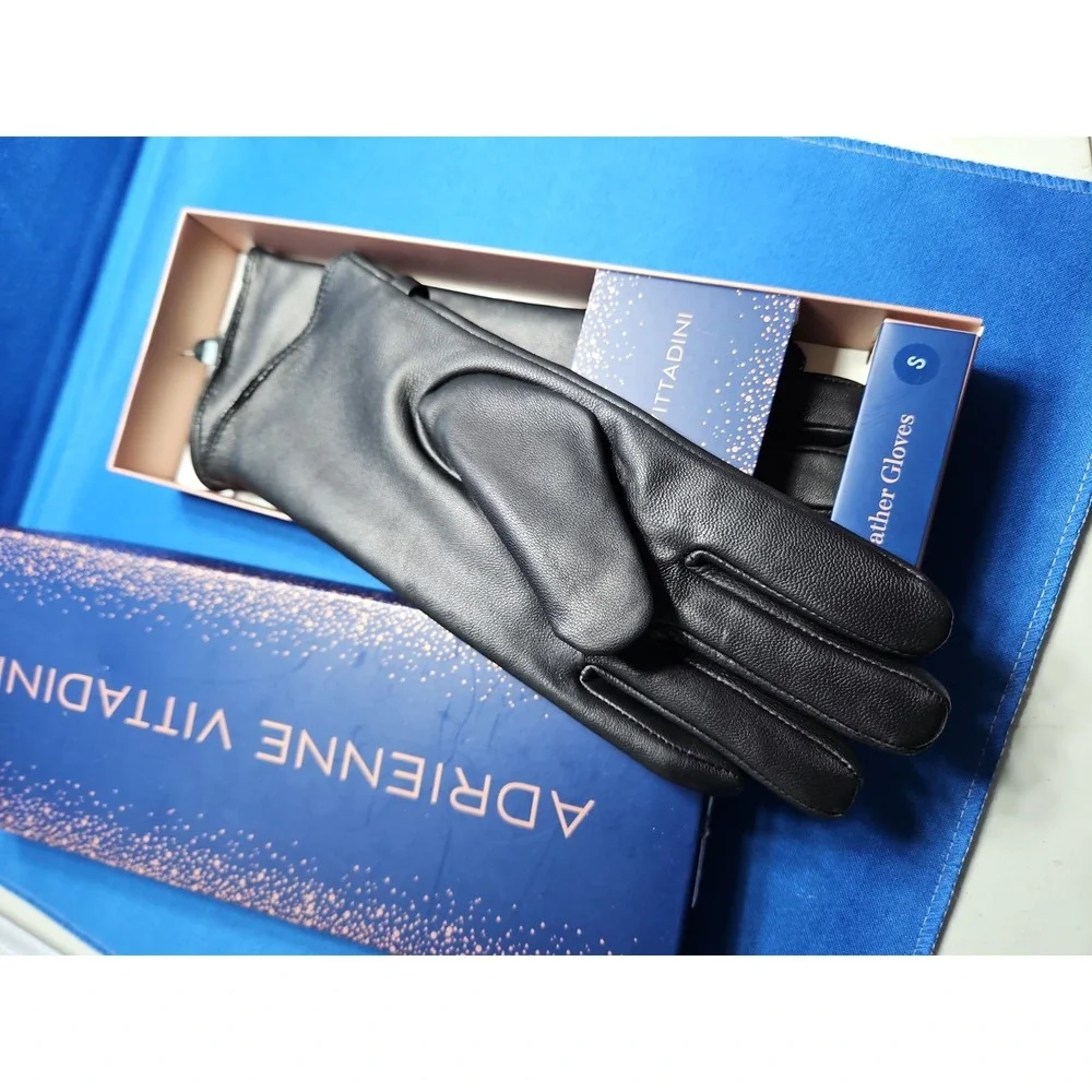 Adrienne Vittadini Black Leather Wrist Gloves Lined Logo Medallion Small NEW